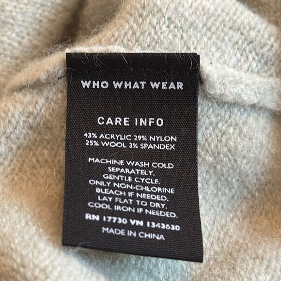 Who What Wear light green long sleeve sweater with button detail down sleeves - Picture 8 of 9